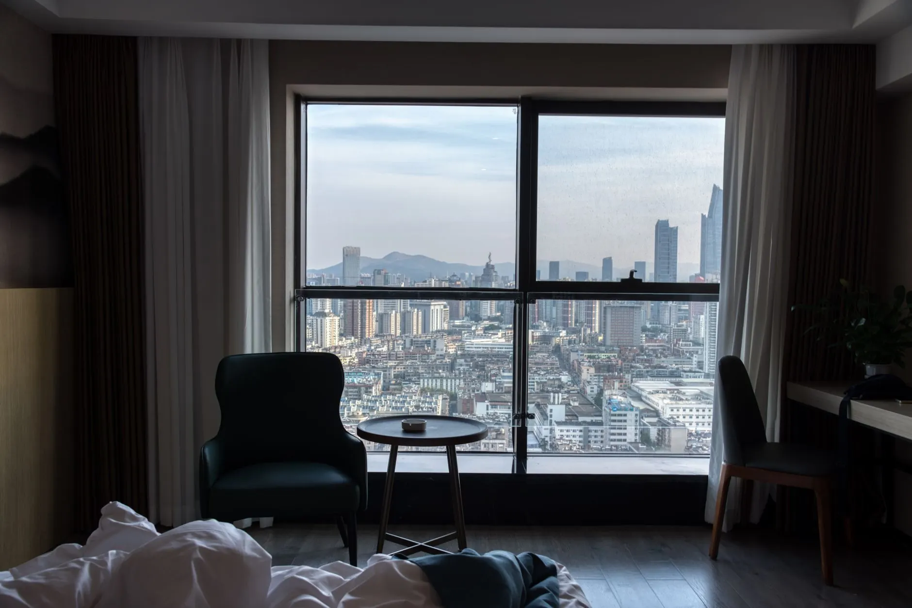 长三角企业办公网络设备选型指南：电脑配件与通讯器材搭配要点