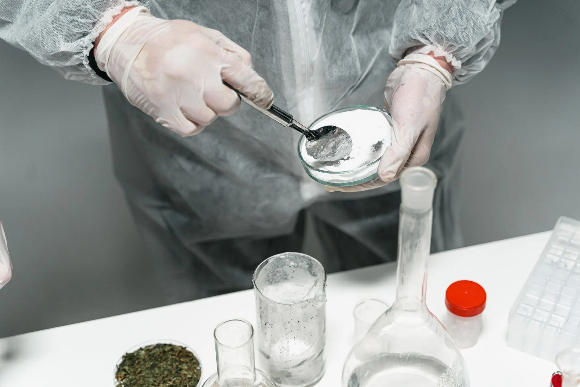 企业办公设备与网络设备采购：如何选择适合的电脑配件与通讯器材方案